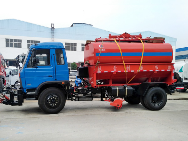 出口多功能除雪車 帶水罐除雪車