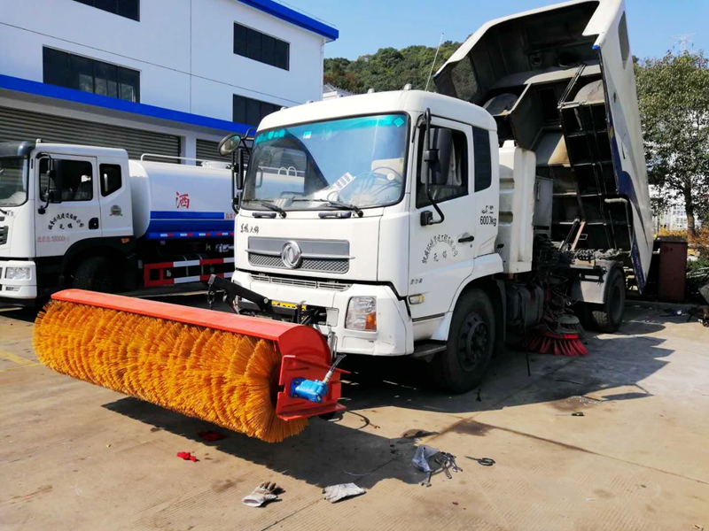 江蘇無錫桃園垃圾中轉(zhuǎn)站洗掃車安裝掃雪滾刷案例